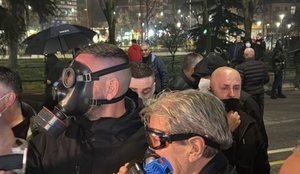 Video/ Tensione para Kuvendit, Berisha n&euml; krye t&euml; protest&euml;s me