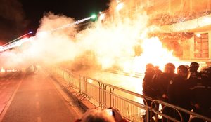 Protesta e opozit&euml;s, 52 t&euml; shoq&euml;ruar nga Policia e Tiran&euml;s!