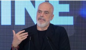 Rama reagon p&euml;r protestat n&euml; Zv&euml;rnec dhe dhun&euml;n e rojeve
