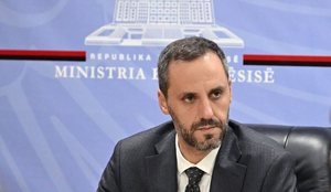 Ministri i Brendsh&euml;m reagon p&euml;r dhun&euml;n n&euml; Zv&euml;rnec: