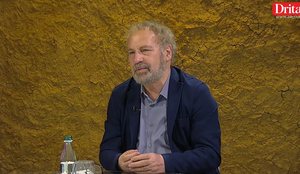 Visar Zhiti rr&euml;fen koh&euml;n e burgut dhe letr&euml;n sekrete t&euml;