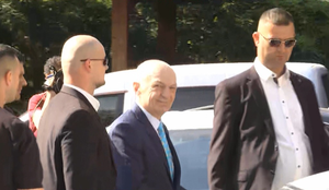 Ndarja nga jeta e t&euml; atit, Ilir Meta l&euml; s&euml;rish qelin&euml; dhe