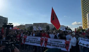 Nis protesta p&euml;r Zv&euml;rnecin/ Qytetar&euml;t marshojn&euml; drejt