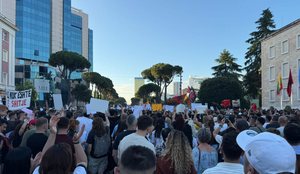5 k&euml;rkesat e protestuesve p&euml;r Ram&euml;n!