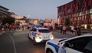 Policia publikon planin e masave p&euml;r ndeshjen