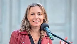 U p&euml;rfol si kryeministre e ardhshme, Lea Ypi p&euml;rsh&euml;ndet
