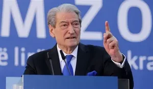 Protesta k&euml;rkon qeveri teknike, Berisha ofrohet t&euml; drejtoj&euml;!