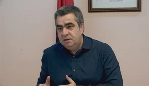 Konferenc&euml;n Nd&euml;rkomb&euml;tare p&euml;r Kart&euml;n Rinore. Gonxhja: