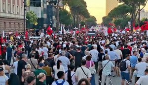 Edhe nj&euml; her&euml;, mbi q&euml;ndrimet e Partis&euml; Demokratike ndaj