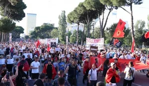 Veteran&euml;t e U&Ccedil;K-s&euml;: Mos e p&euml;rdorni flamurin ton&euml;