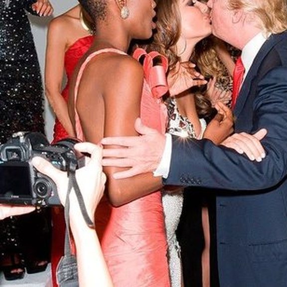 Angela Martini rrëfen puthjen me Donald Trump!