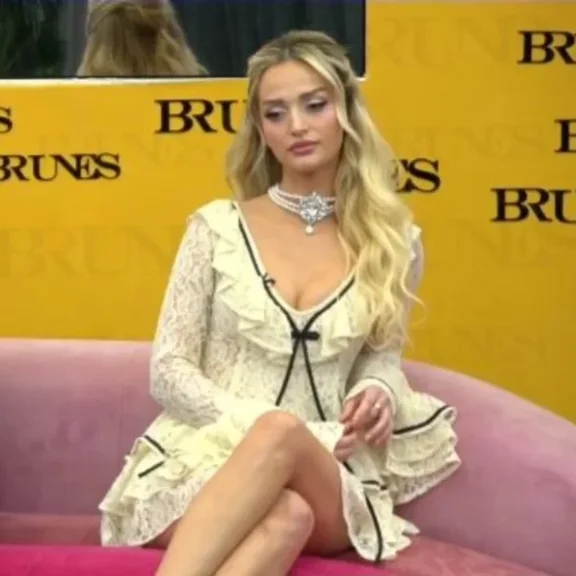 Selin flet p&euml;r raportin e saj me Gimbon: M&euml; p&euml;lqen q&euml;...