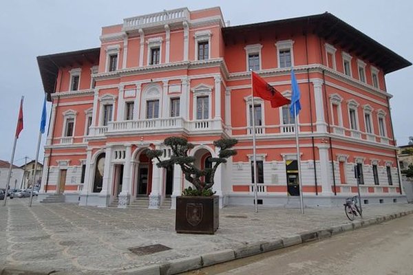 Kush vjen tani në Bashkinë e Vlorës? Jo thjesht të