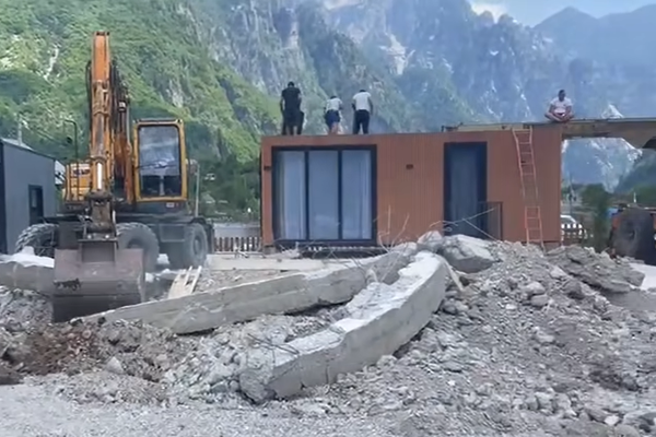 Rama nxjerr videon nga Thethi: Krim në zemër të parkut,