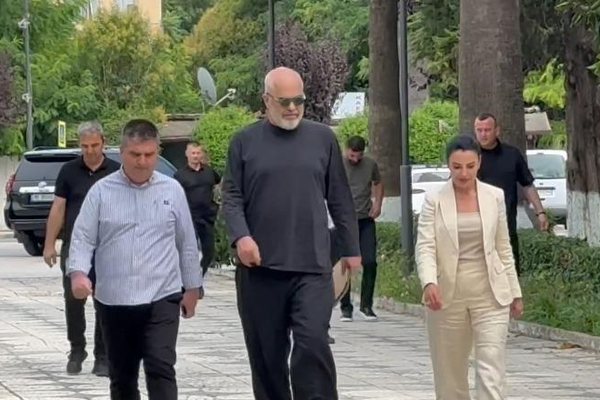 Rama takim në Fier, kërkon dorëheqjen e drejtuesve lokalë