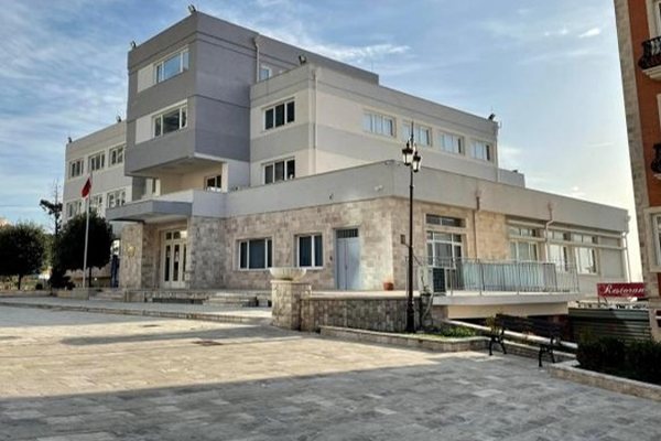Furtunë dorëheqjesh në administratën vendore. Largime masive