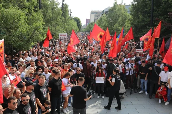 Mijëra qytetarë në protestë kundër Speciales në