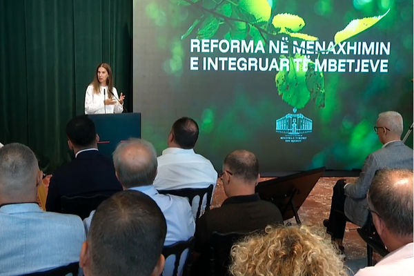 Mirela Kumbaro: Parimi ndotësi paguan nuk mund të mbetet vetëm