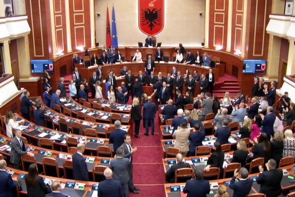 Kuvendi miraton programin qeverisës mes tensioneve, 82 vota pro