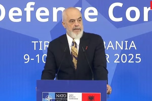 Rama në Konferencën e NATO-s në Tiranë: I vetmi në