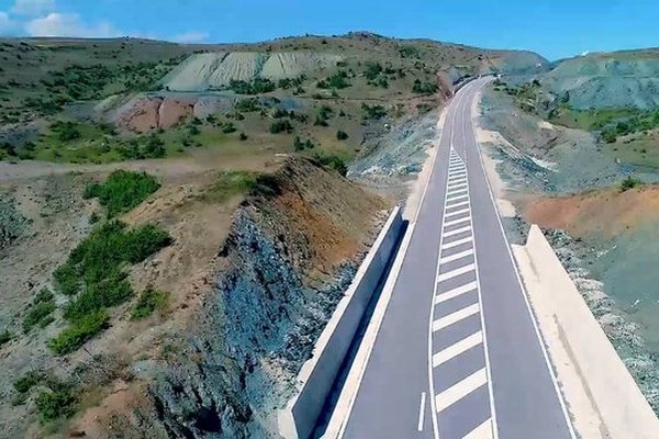 Inxhinieri: Si u pesëfishuan kostot për rrugën