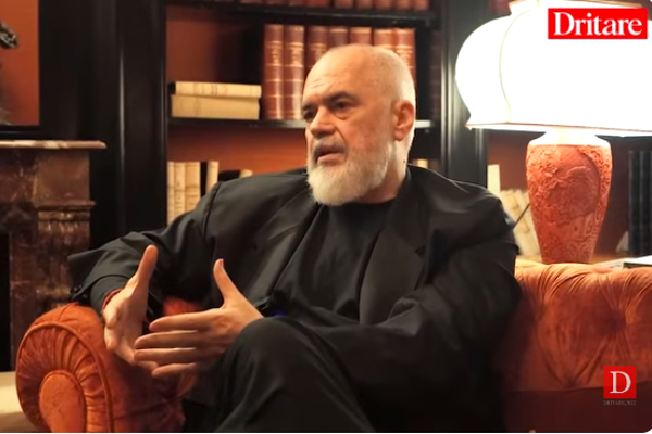 Si mundet një histori e fjetur për 80 vite të zgjohet papritur!