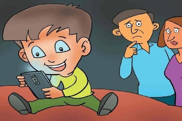 STUDIM/ Çfarë po sheh djali juaj adoleshent në rrjetet sociale!