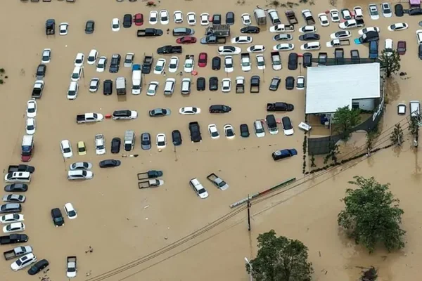Përmbytje rekord në Tajlandë: 33 të vdekur, mijëra