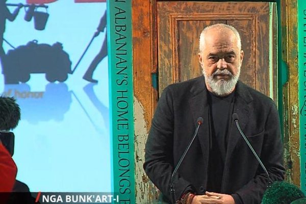 Ekspozita 'Besa' në Bunk’Art 2, Edi Rama: Zoti bekoftë
