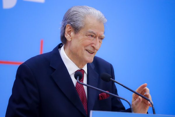 Berisha: Kritikat të shprehen në forumet e Partisë Demokratike,