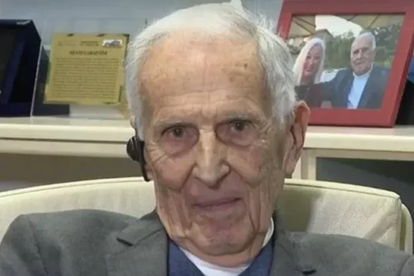 Aktivitet &euml;sht&euml; t&euml; lodhesh, jo t&euml; shikosh dyqanet. Profesori