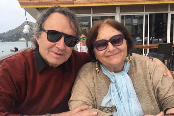 U rr&euml;zova para k&euml;mb&euml;ve t&euml; tij! K&euml;shtu nisi dashuria mes