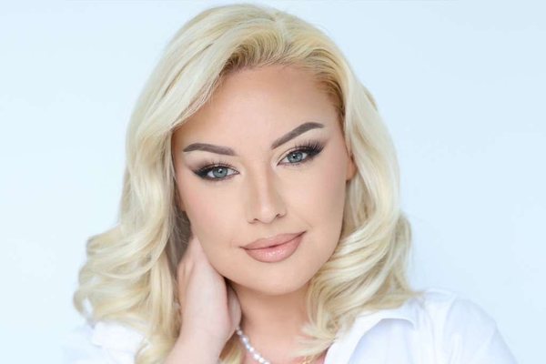 Midis Tiran&euml;s dhe New York-ut, flet p&euml;r her&euml; t&euml; par&euml;