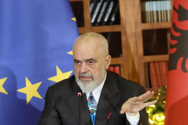 Rama: SPAK-u nuk &euml;sht&euml; opozit&euml; e qeveris&euml;!