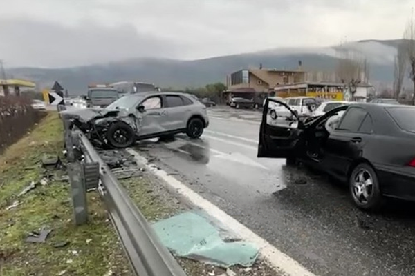 Aksident i r&euml;nd&euml; n&euml; Lezh&euml;, &ccedil;ifti humb jet&euml;n,