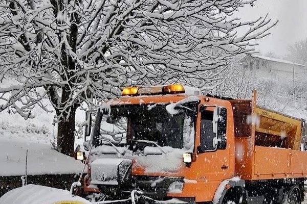 Shiu dhe d&euml;bora paralizojn&euml; vendin. Ja zonat n&euml; gjendje kritike!