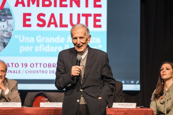 Jet&euml;gjat&euml;sia nuk &euml;sht&euml; gjenetik&euml;. M&euml;simet e