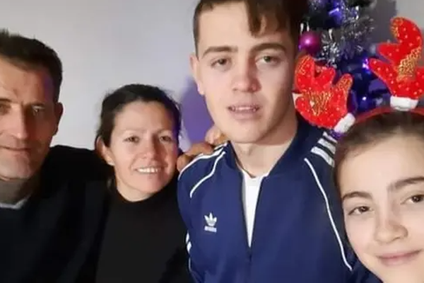 Kjo ishte familja shqiptare q&euml; nd&euml;rroi jet&euml; nga helmimi i