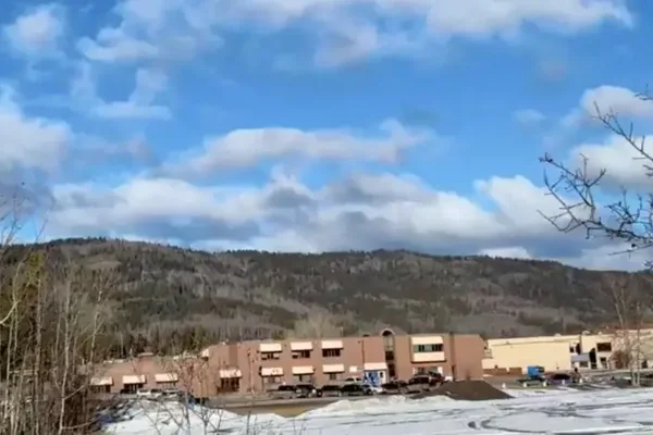 N&euml;nt&euml; t&euml; vrar&euml; dhe mbi 25 t&euml; plagosur nga t&euml;