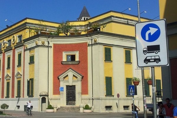 Rritje pagash n&euml; administrat&euml;n vendore, ja kush p&euml;rfiton!