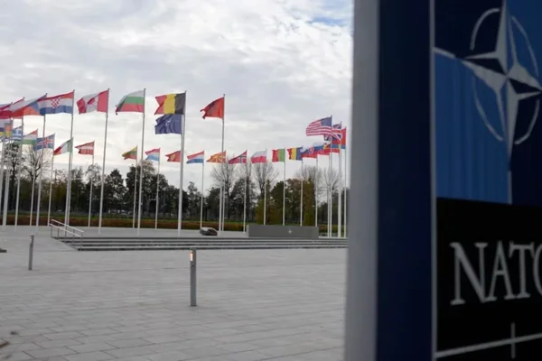 Ministri Vengu me homolog&euml;t e NATO-s: Investime konkrete p&euml;r