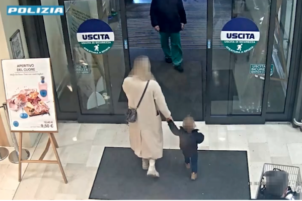 Momente paniku n&euml; Bergamo. Rumuni tenton t&euml; rr&euml;mbej&euml;