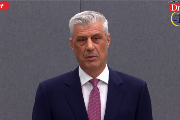 Tha&ccedil;i p&euml;rball&euml; gjyqtar&euml;ve t&euml; Hag&euml;s: Kam