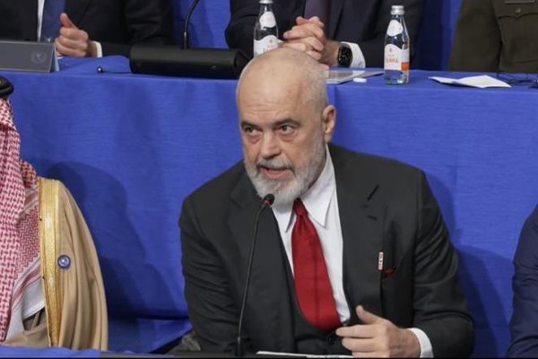 Rama i k&euml;rkon ndihm&euml; Trump-it p&euml;r gjyqin ndaj krer&euml;ve