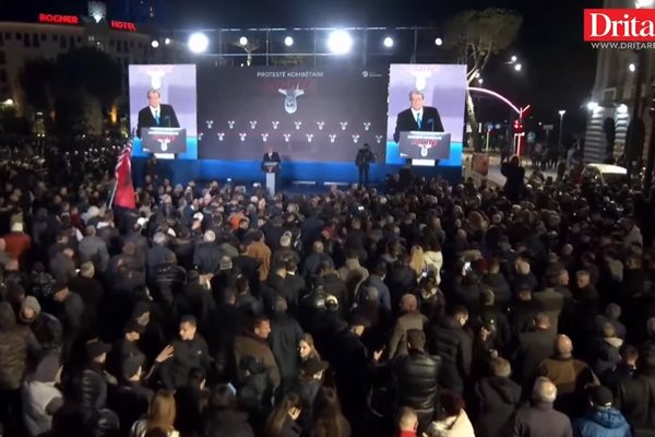 Berisha n&euml; protest&euml;: 20 shkurti frym&euml;zim, Rama i ka dit&euml;t e