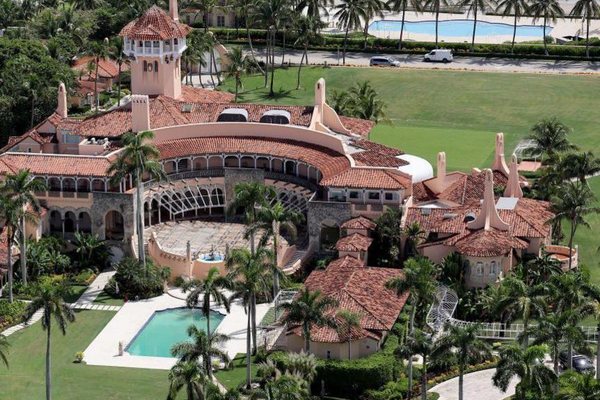 I riu hyn i armatosur n&euml; rezidenc&euml;n e Trump, vritet nga Sh&euml;rbimi