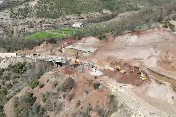 Situata n&euml; Librazhd-Prrenjas! Flet gazetari nga terreni!