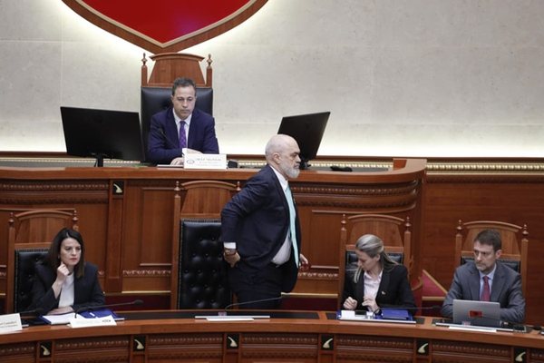 Video/ Kryeministri Rama largohet nga Kuvendi!