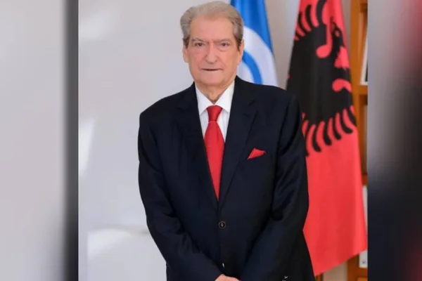 Nis protesta e PD, Berisha u bashkohet protestuesve!