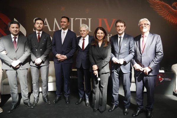 Rudina Xhunga drejton panelin p&euml;r diaspor&euml;n mbar&euml;shqiptare!